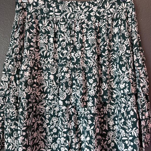 Boden Multi Tiered Crepe Skirt Green Floral Pattern Women’s Size 2P - Picture 4 of 11
